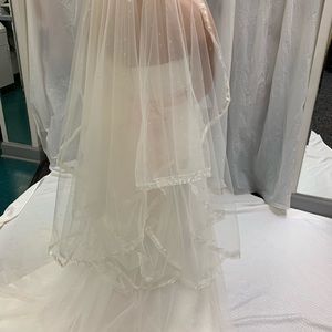 White wedding veil